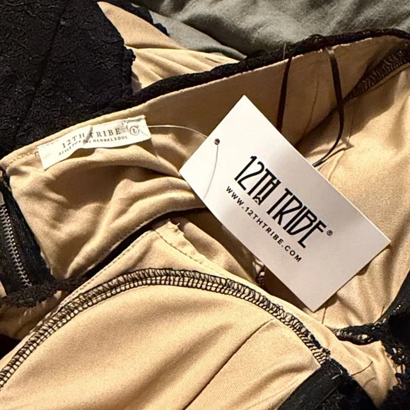 Elegant Black Lace Halter Dress - Picture 6 of 7